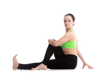 Yarım Spinal büküm yoga pose