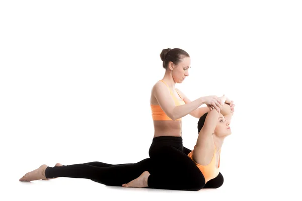 Yoga coaching, pose cobra —  Fotos de Stock