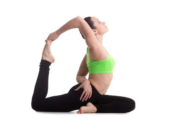 One-Legged koning duif yoga pose — Stockfoto