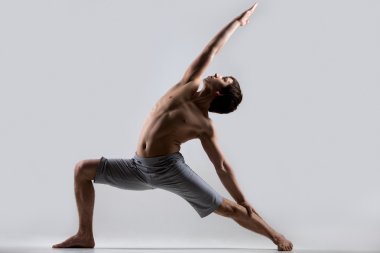 Yoga ters savaşçı poz