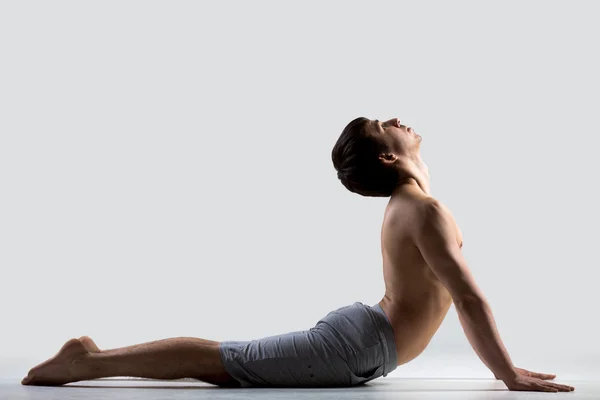 Yoga pose bhudjangasana — Stock Photo, Image