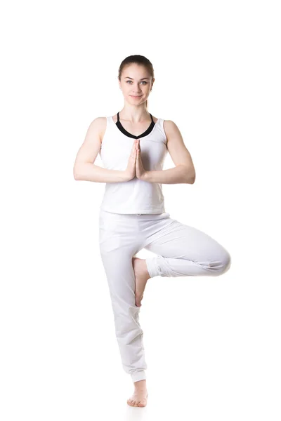 Yoga Vrikshasana pose — Stockfoto