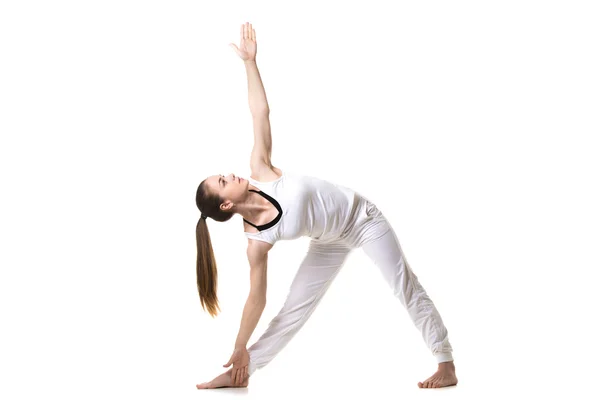 Pose de yoga trikonasana — Photo