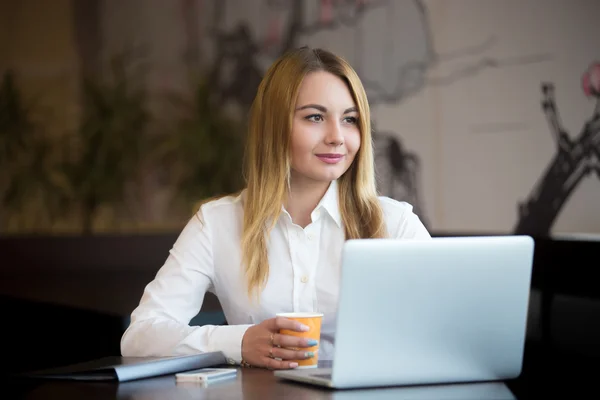 Drinking coffee on business break — Stock Photo, Image