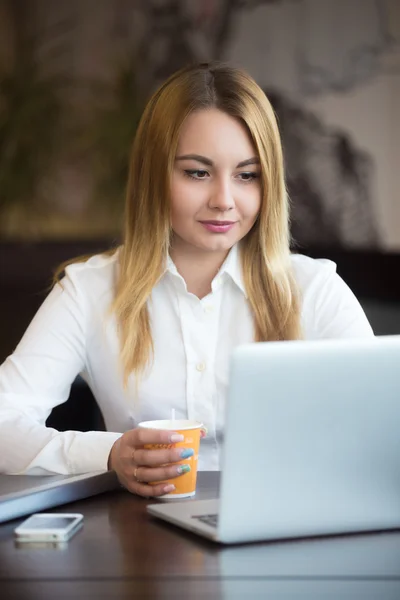 Arbeit mit Kaffee — Stockfoto