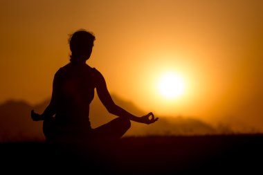 Kolay yoga poz siluet