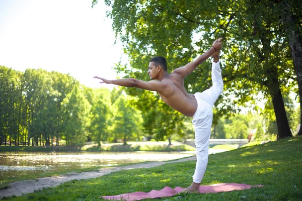 Lord of the Dance yoga pose — Stock Photo, Image