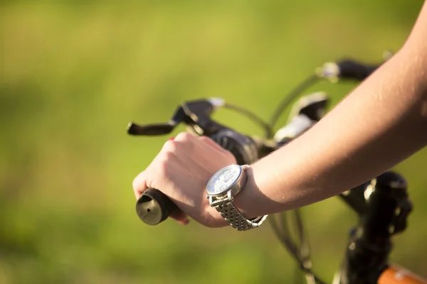 Young woman hand on bike handle — Stock Photo, Image