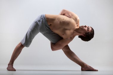 Utthita Trikonasana hard variation
