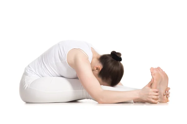 Postura de yoga Paschimothanasana — Foto de Stock