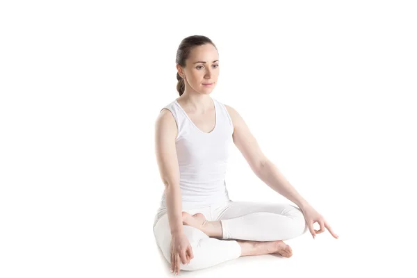 Yogi teenager girl meditating — Stockfoto