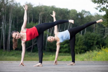 Yoga class: Ardha Chandrasana 