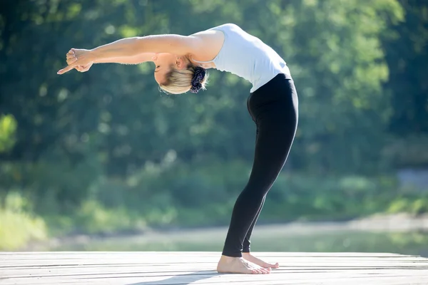 Half Wheel pose — Stock Photo, Image