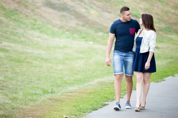 Young man and woman walking together — Stock Photo, Image