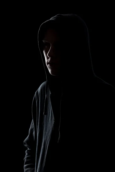 Guy in hooded sweatshirt in the dark — ストック写真