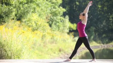 Parsvottanasana yoga-kız