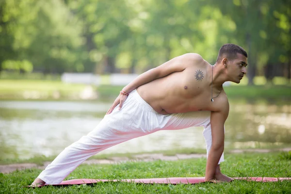 Yoga man in park — Stock Photo, Image