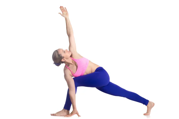 Parivrtta parsvakonasana Yoga-Pose — Stockfoto