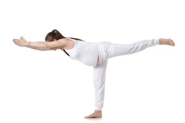 Yoga prénatal, posture guerrière III — Photo