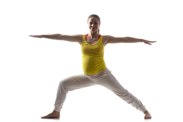 Prenatal Yoga, Virabhadrasana 2 — 图库照片