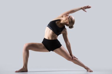 geriye doğru savaşçı poz