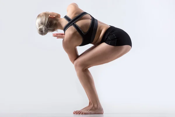 Parivrtta utkatasana Pose — Stockfoto