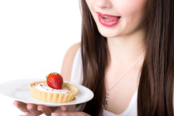 Modelo feminino com bolo apetitoso — Fotografia de Stock