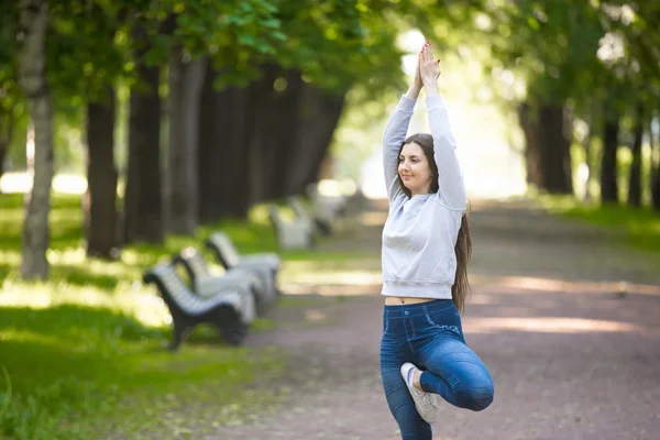 Ritratto di giovane donna yogi — Foto Stock