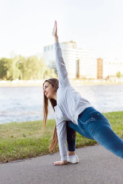 Yoga na cidade — Fotografia de Stock