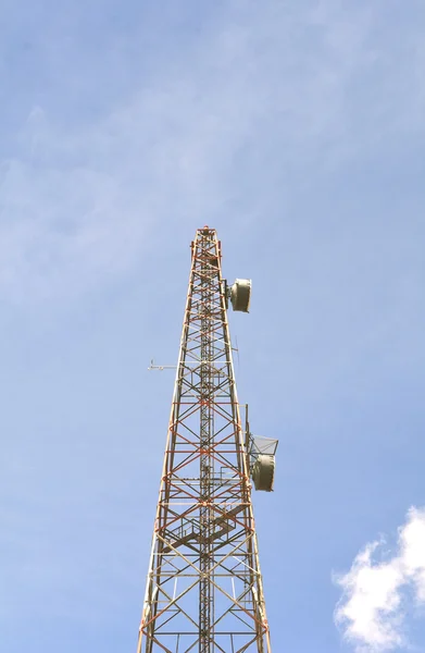 Kommunikation antennen tower — Stockfoto