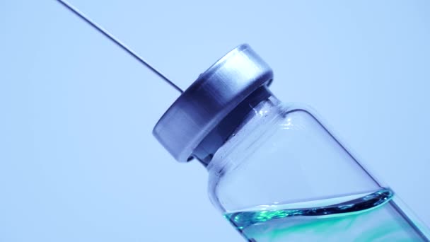Medicinsk forskare blandar vaccin i det avskyvärda. Lab utvecklar forskning om vaccin mot Coronavirus, COVID-19, SARS-CoV-2, 2019-ncov. Preklinisk utvärdering och utveckling av kliniska prövningar — Stockvideo