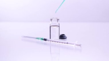 Tıp aşısı bilim adamı laboratuvarda çalışıyor ve Coronavirus, COVID-19, SARS-CoV-2, 2019-ncov 'a karşı aşı araştırması geliştiriyor. Klinik öncesi değerlendirme ve klinik faz denemeleri geliştirme testi