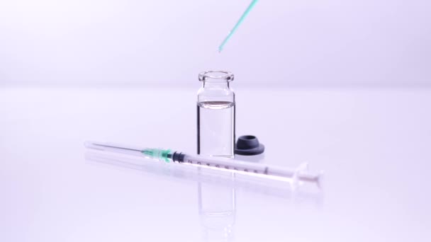 Medicinsk vaccinforskare arbetar i laboratorium och utvecklar forskning om vaccin mot Coronavirus, COVID-19, SARS-CoV-2, 2019-ncov. Preklinisk utvärdering och utveckling av kliniska prövningar — Stockvideo