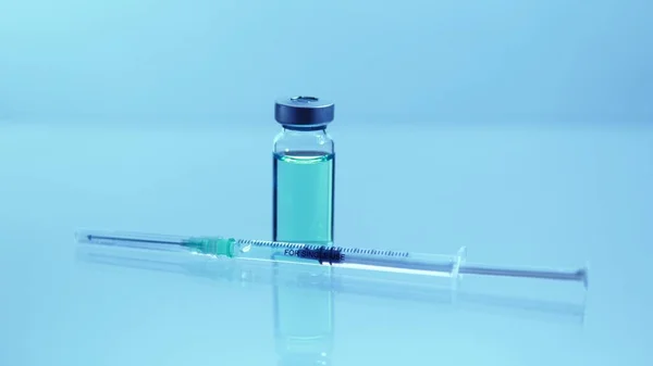 Вакцинаційний Флакон Стерильним Голковим Шприцом Концепція Розвитку Медичних Досліджень Виробництва — стокове фото
