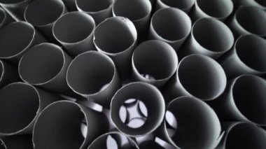 Kendini tecrit ve Covid 19 koronavirüs salgınında boş tuvalet kağıdı ruloları. Covid-19 'un ikinci dalgasında anksiyete, depresyon ve sefaletin dışa vurumu. 2019-ncov karantinası.