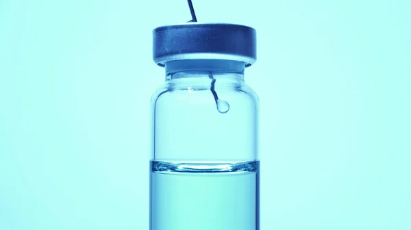 Medyk Wymieszał Szczepionkę Podłymi Laboratorium Opracowujące Badania Nad Szczepionką Przeciwko — Zdjęcie stockowe