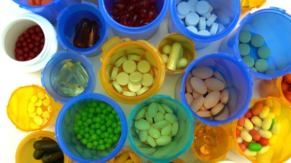 Különböző Tabletták Palackok Makró Lövés Felülről Gyógyszertár Asztal Modern Gyógyszer — Stock Fotó