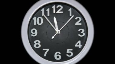 Basit bir saat takibi. Masa saati. Geniş mercek görüntüsü, hızlandırılmış geri sayım dakikasına. Zaman kavramı çalışıyor. 4k