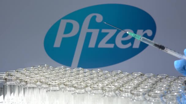 Toronto Ontario Canadá Febrero 2021 Pfizer Vaccine Dripping Sterile Needle — Vídeos de Stock