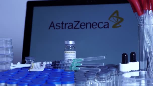 Toronto Ontário Canadá Abril 2021 Nome Astrazeneca Borrão Frascos Para — Vídeo de Stock