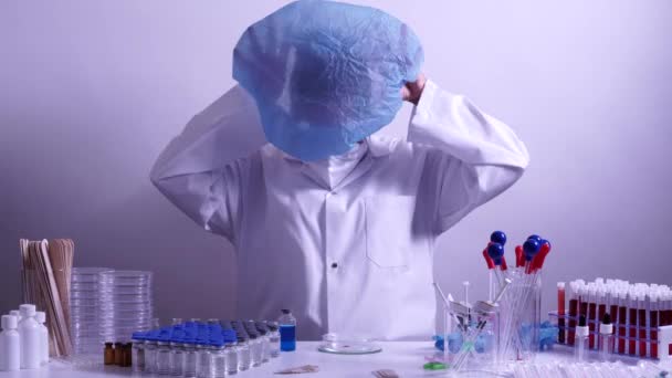 Femeie Medic Sau Asistentă Medicală Laboratorul Spitalului Timpul Pandemiei Coronavirus — Videoclip de stoc