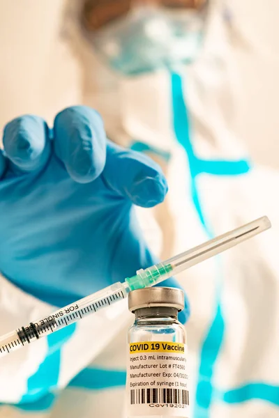 Vaccine Флакон Шприц Містить Covid Готовий Керувати Пострілом Медичні Дослідження — стокове фото