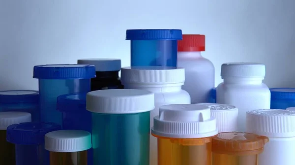 Olika Piller Flaskor Makro Närbild Skott Produktion Läkemedelsflaskor Läkemedelsbegreppet Hälso — Stockfoto