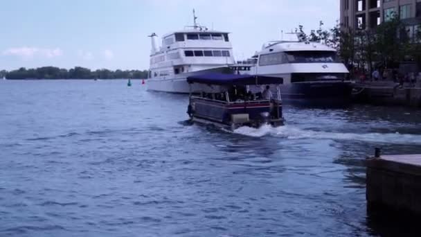 Toronto Ontário Canadá Julho 2021 Toronto Harbourfront Táxi Aquático Uma — Vídeo de Stock