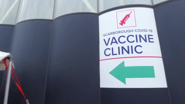 Vaccination clinic Covid-19 centre. Parking and screening tent near building in the city. Population vaccination due the Coronavirus pandemic. The fight with virus and third wave control. — Stock Video