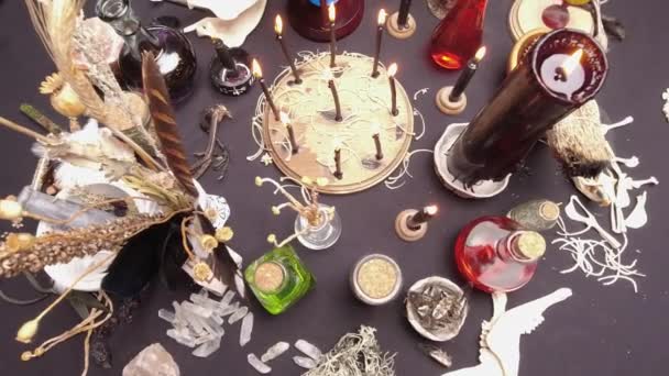 Rituelle Zeremonie Der Hexerei Selektiver Fokus Alchemie Und Esoterische Symbolgegenstände — Stockvideo