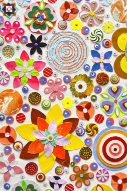 renkli kağıt çiçekler