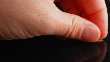 Masada Hasar azaltma kiti malzemelerini aç. Smoking Kit paketi cam ve pirinç ekranlardan yapılmış baloncuk ya da düz borular içerir. Hükümet programı. Fentanil, kristal meth için kullanılır..