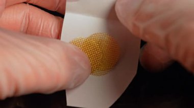 Crack Pipe Screen kokain için. Ekranda cam sapta veya çatlak boruda taş kokain var..