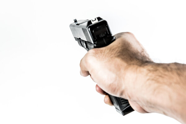 огнестрельное оружие в руке
 